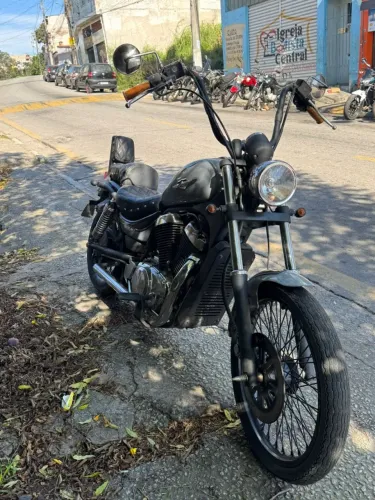 Vende se Intruder 800