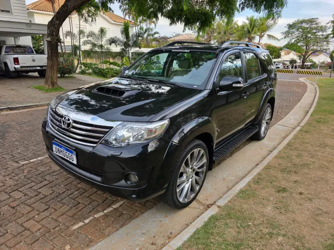 Toyota Hilux SW4 SRV D4-d 4X4 3.0 TDI Dies. AUT 2013