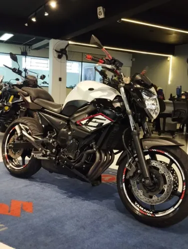 YAMAHA XJ6 SP impecavel 