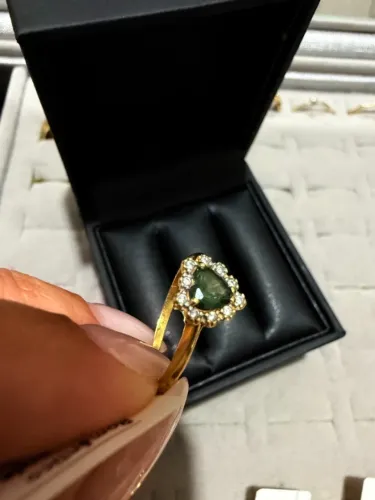 Anel Princesa em Ouro 18k com pedra verde