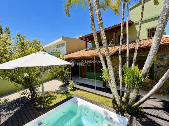 Casa mobiliada próximo a biera da praia.