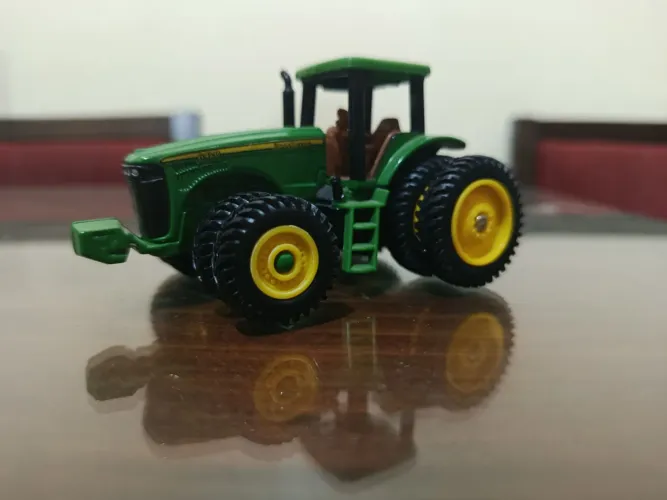 Miniatura John Deere 8420 ERTL 1:64
