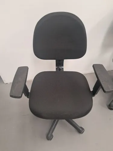 Cadeira escritório tecido com braço! 2 disponíveis!