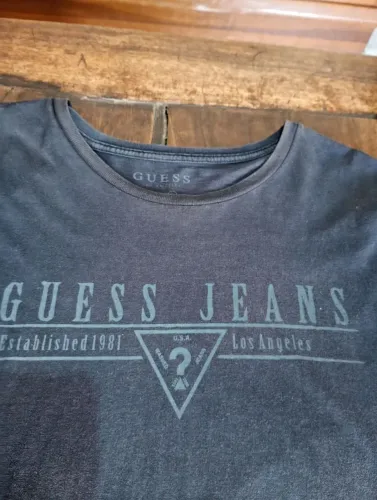 Camisetas da GUESS. XL. Preta