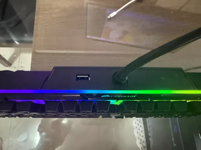 Teclado Corsair K95 RGB Platinum XT com caixa original