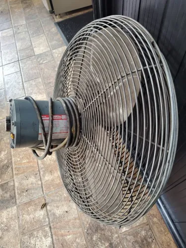 Ventilador industrial de coluna Dayton 1/4 Hp , alta vazão para obras e galpões 