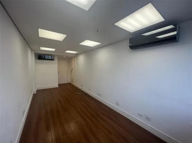 SALA COMERCIAL - 23m² - REFORMADA - FRONTAL - VAZIA