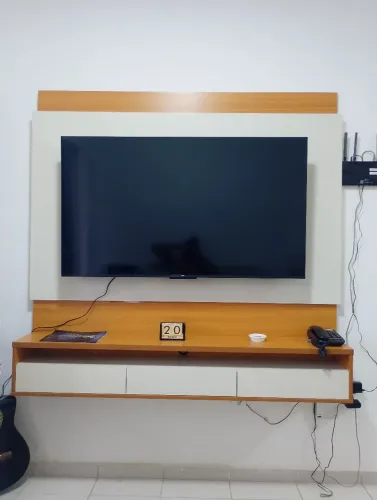 Rack com Painel de parede amadeirado