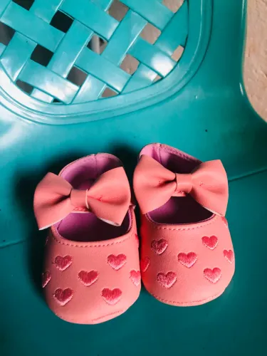 Vendendo esse sapato infantil de bebê menina !