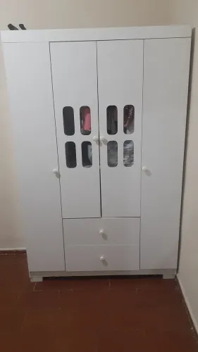 Guarda roupa infantil usado. Primeira mao
