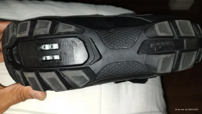 Sapatilha para ciclismo marca FZON número 40