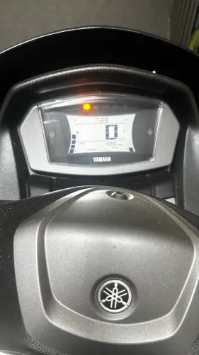Vendo Yamaha NMAX1602022. Moto muito conservada, com baixa quilometragem