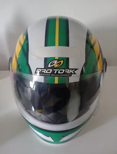 Capacete nunca usado,em perfeito estado 