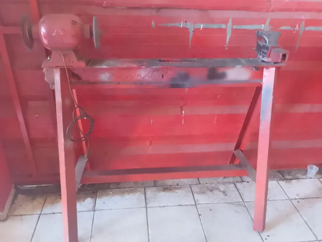 Vendo bancada com torno e esmeril 
