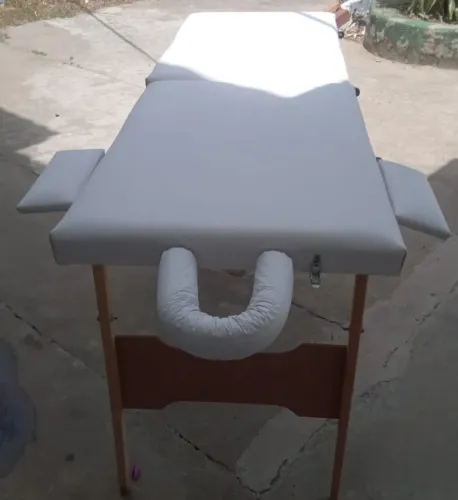 Vende-se uma maca de estética bem conservada e ótimo para o seu conforto