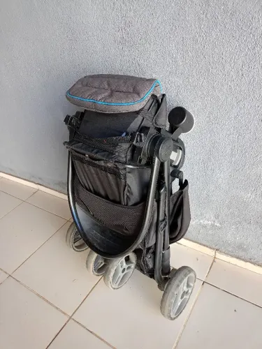 Carrinho de Bebê Graco - Conforto e Praticidade (Semi-novo)