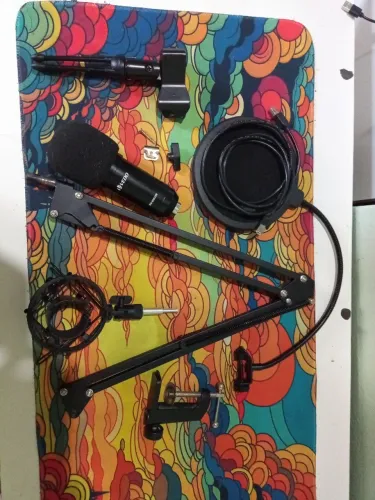 Vendo microfone com braço articulado 