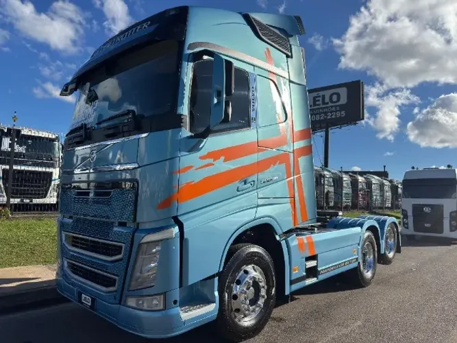 Volvo FH 500 6x2 Globetrotter Ano 21 Euro 5 Pacote LC Multimídia Geladeira Rodas Alumínio
