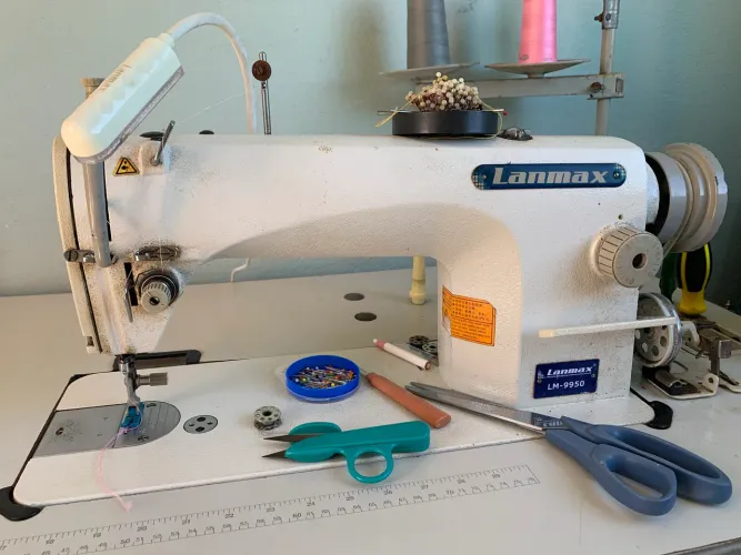 Vendo uma máquina de costura