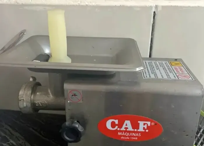 Máquina de moer carne e encher linguiça