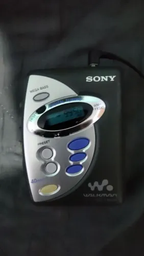Toca-Fitas e Rádio am/fm portátil Sony Walkman WM-FX241 não funciona o k7.