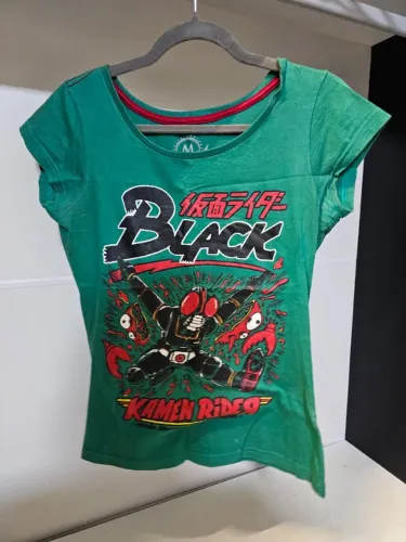 Camiseta Black Kamen Rider Corte Feminino - As Baratas Tam M