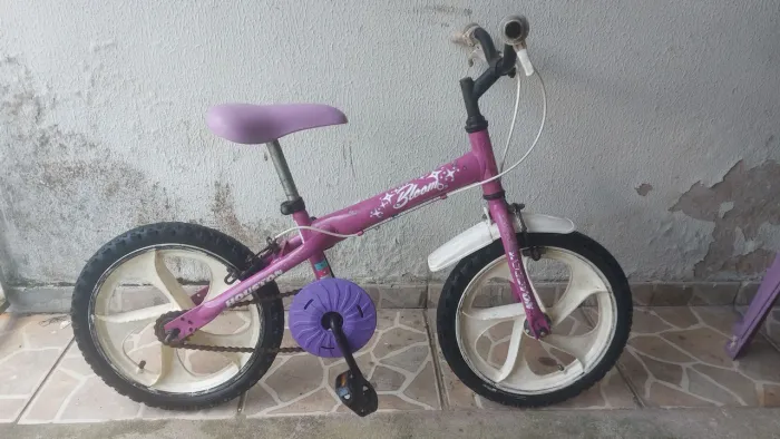 Bicicleta Infantil Aro 16 Houston Bloom Roxa<br>Usada mas funcionando normalmente <br>R$ 150,00