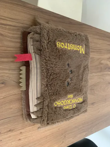 Almofada livro monstruoso dos monstros harry Potter