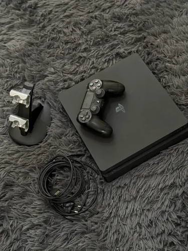 Playstation 4 PS4 - Com Garantia e Base Carregadora