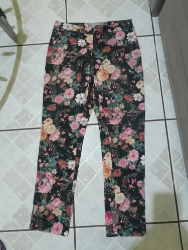 Calça Com Flores