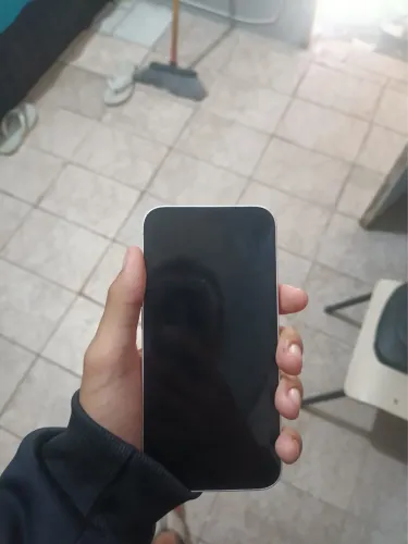 Vendo iPhone 13 na caixa tudo revisado na Apple care nada trocado tudo original