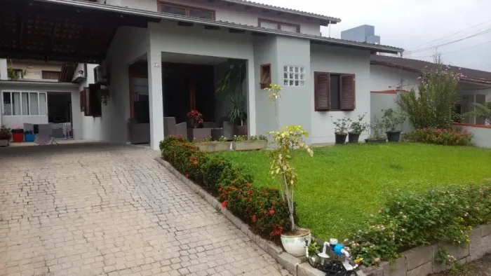 CASA no BOM RETIRO com 4 quartos para LOCAÇÃO, 170 m²