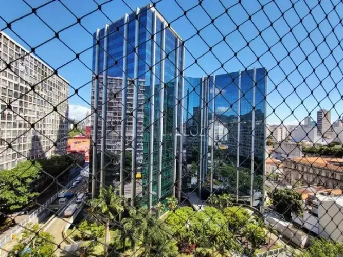 Uma excelente oportunidade no centro do Rio, 2 Quartos com dependência completa.