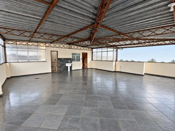 Monte Castelo/JF - Amplo Sobrado com 3/4, Terraço e 1 Vaga de Garagem