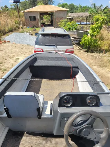 Barco de 5,5m, 1,60 de boca, borda 65cm, motor 40hp yamaha,.