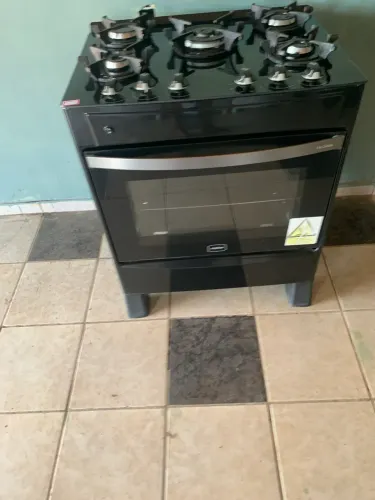 Vendo esse fogão semi novo 