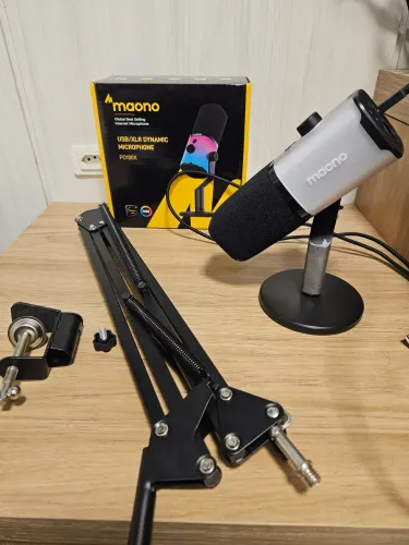 Microfone Maono PD100x RGB + Suporte de Mesa