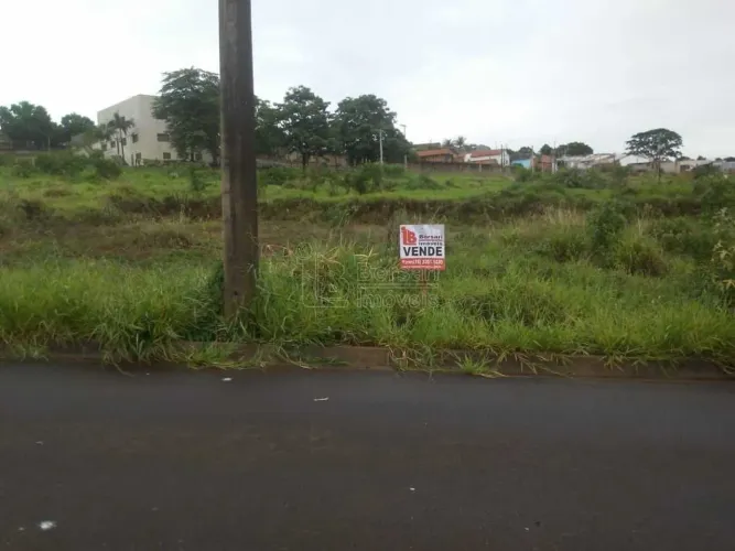 Venda de Terreno / Padrão na cidade de Araraquara