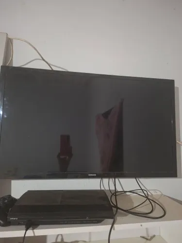 Vende-se está televisão 