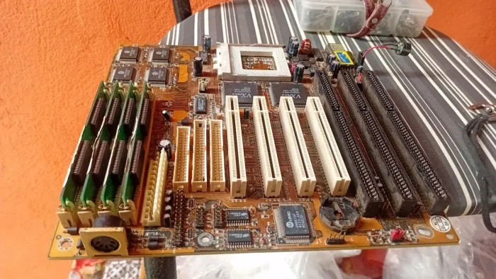 Placa mãe antiga pc chips m558 isa pci