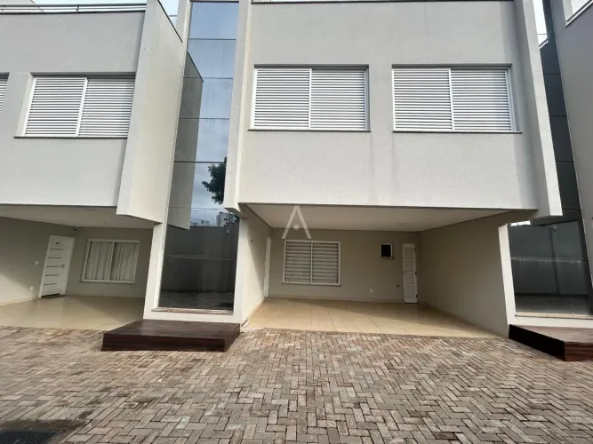 Sobrado Triplex Semimobiliado no Bairro Pioneiros Catarinenses