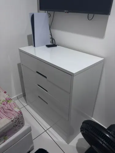 Cômoda 4 Gavetas Semi Nova - Menos de 1 Ano