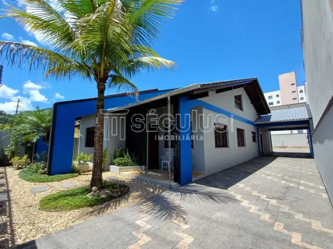 Casa semimobiliada para locação  Barra do Rio Cerro