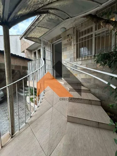 Casa térrea para locação com 4 salas e 2 vagas - fácil acesso às Aavenidas Goiás e Kennedy