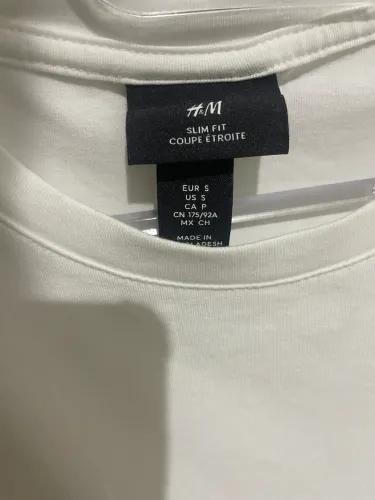 camiseta slim fit H&M branca