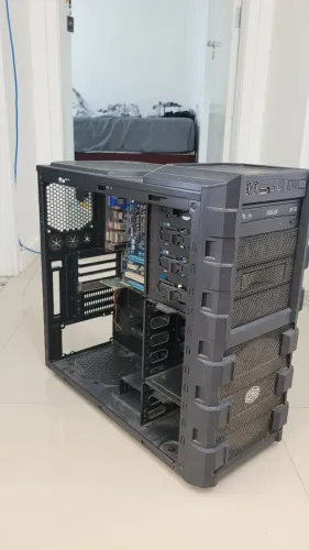 Placa Mãe Gigabyte GA-Z77M-D3H & Gabinete Cooler Master HAF 912 Plus