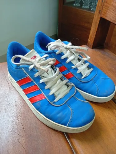 Tênis Adidas 