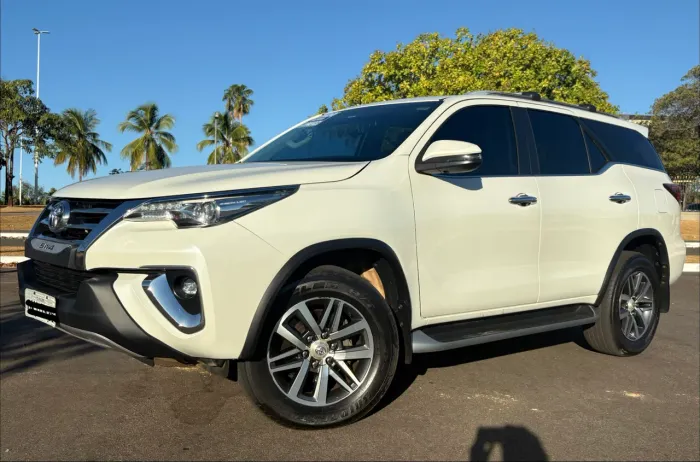 Toyota Hilux SW4 SRX 4X4 2.8 TDI 16V Dies. Aut. 2019