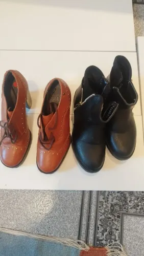 2 pares de botas n. 33