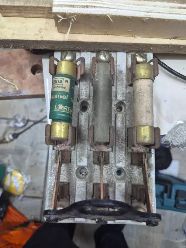Chave Chave Faca Trifásica 3x60A 250V com Base Arlosia